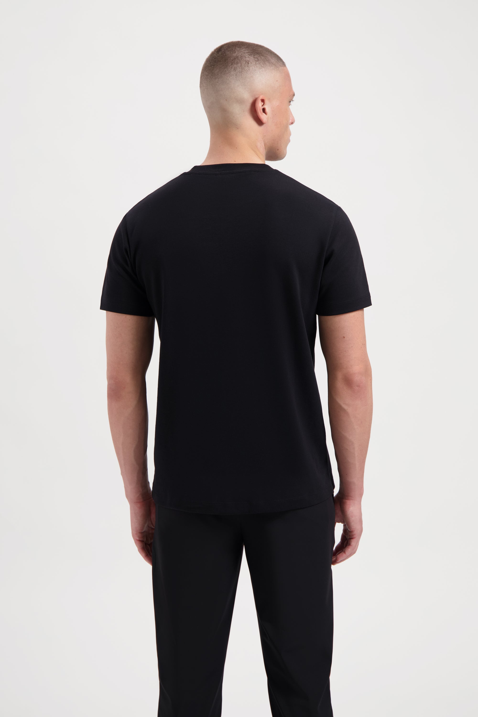 Essential T-Shirt - Black 3